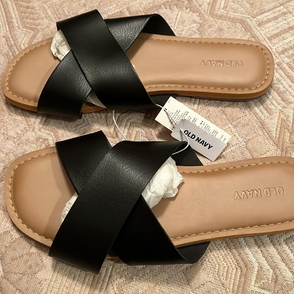 Old Navy Black Faux-Leather Cross-Strap Sandals / NWT/ 7.5 - Picture 3 of 6